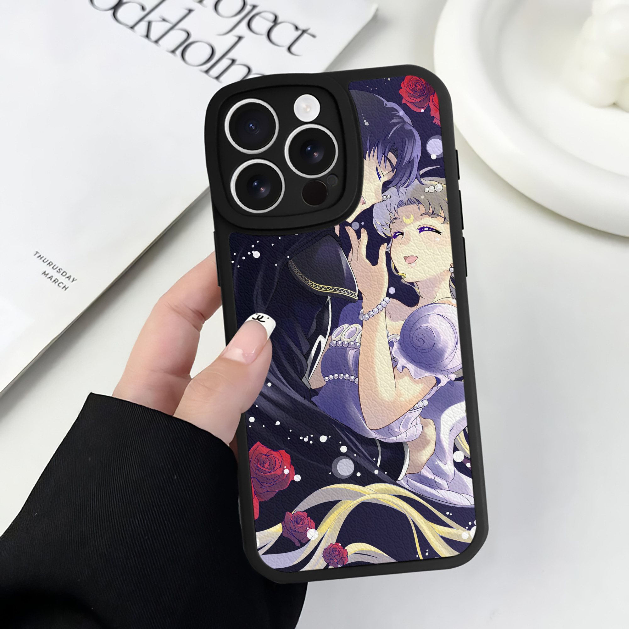 （画像用） 美少女戦士セーラームーン Sailor Moon 【iPhone 16シリーズ対応】シリコンスマホケース（レザー調） 材質：シリコン